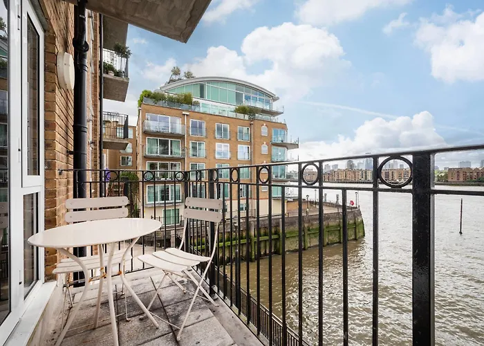 Wonderful 2Br Flat With River Views And Balcony