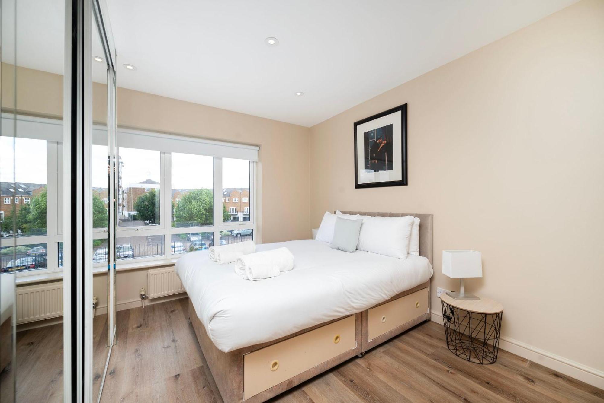 Wonderful 2br Flat With River Views And Balcony