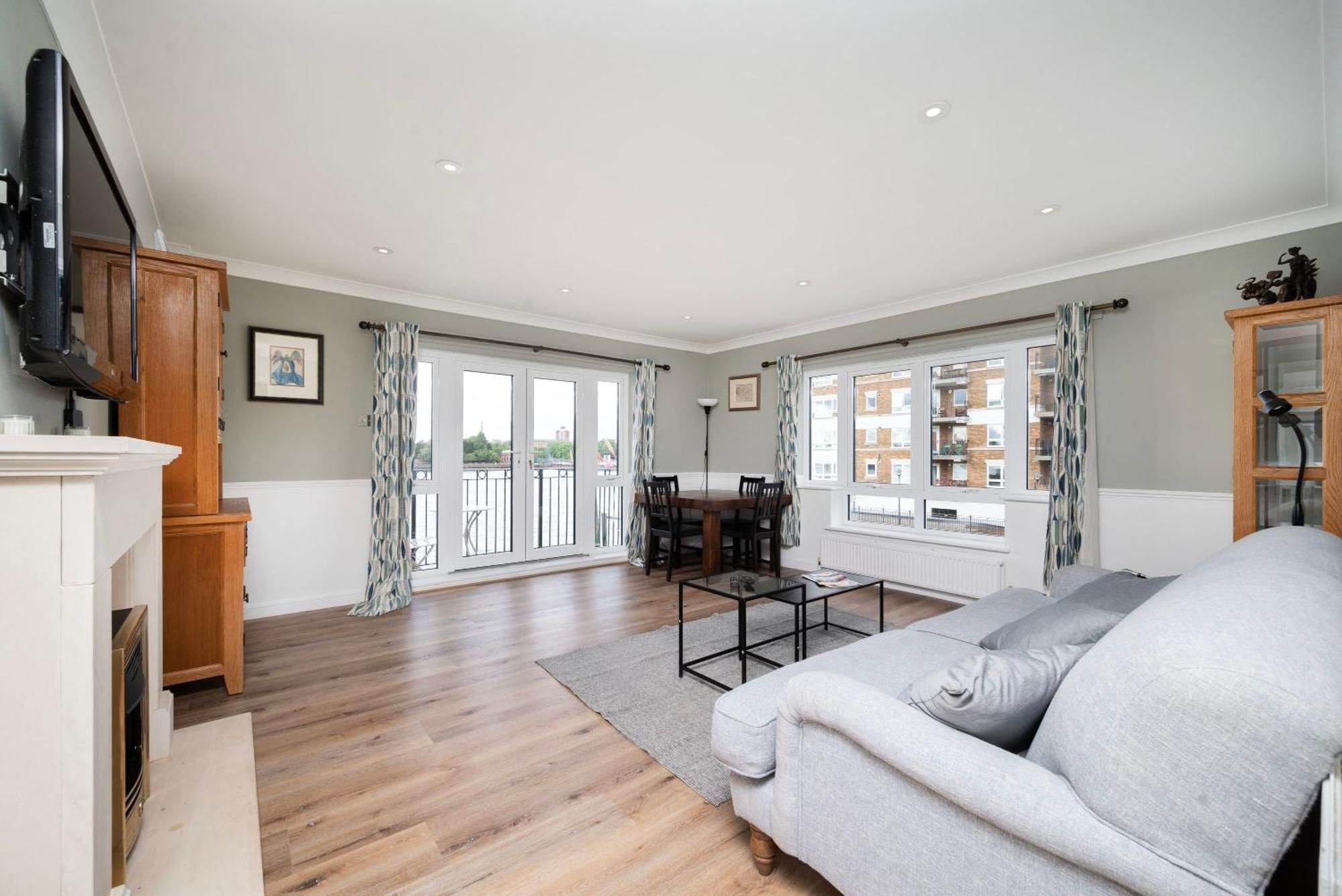 Wonderful 2br Flat With River Views And Balcony Apartment