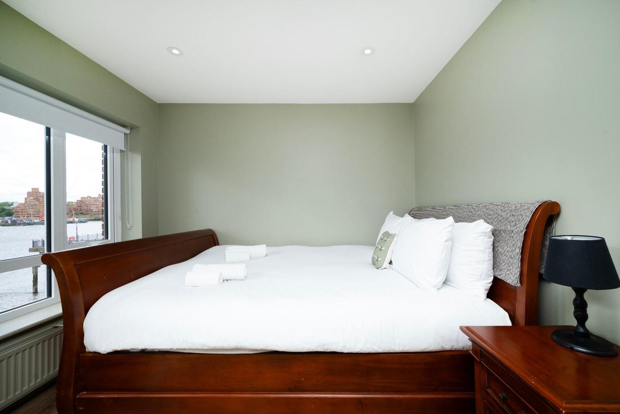 Wonderful 2br Flat With River Views And Balcony *